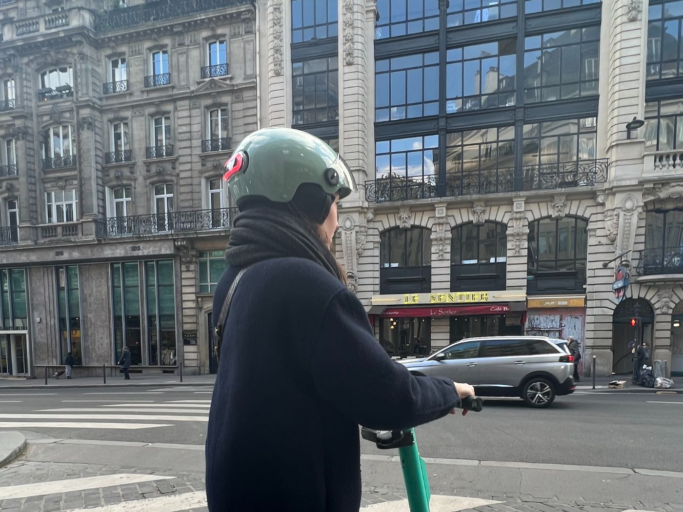 Casque adulte pour trottinette : l’accessoire de sécurité à adopter