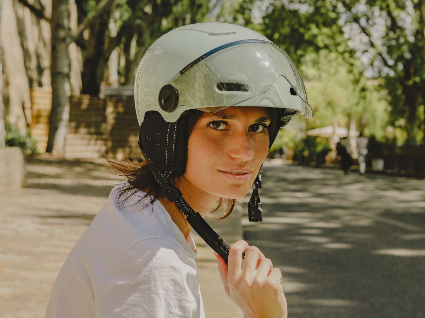 Casque avec visière pour trottinette électrique